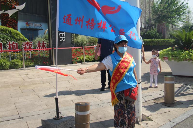 <strong>肏屌妞在线最新高清视频</strong>